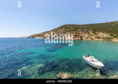 Sifnos Insel, malerische Bucht mit türkisfarbenem Wasser Stockfoto