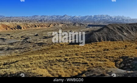 Zentrale Altyn Tagh-Berge vom Nnal.Highway G315-North Xorkol Becken aus gesehen. Xinjiang-China-0500 Stockfoto