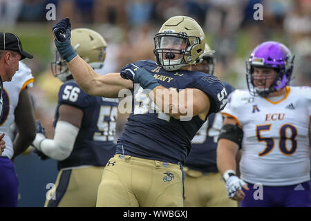 Annapolis, Maryland, USA. 14 Sep, 2019. Navy Midshipmen linebacker Diego Fagot (54) feiert nach einem Sack von East Carolina Pirates quarterback Holton Ahlers (12) in der Tätigkeit von East Carolina vs Marine Navy-Marine Corps Memorial Stadium in Annapolis, Maryland. Cory Royster/Cal Sport Media/Alamy leben Nachrichten Stockfoto