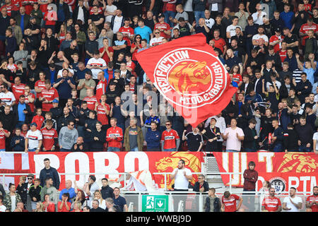 Middlesbrough, UK. 14. September 2019. Middlesbrough Fans während der Sky Bet Championship Match zwischen Middlesbrough und Lesung im Riverside Stadium, Middlesbrough am Samstag, dem 14. September 2019. (Credit: Mark Fletcher | MI Nachrichten) nur die redaktionelle Nutzung, eine Lizenz für die gewerbliche Nutzung erforderlich. Foto darf nur für Zeitung und/oder Zeitschrift redaktionelle Zwecke Credit: MI Nachrichten & Sport/Alamy Live-Nachrichten verwendet werden. Stockfoto