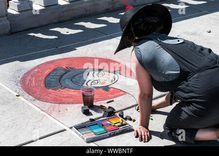 Chalk Festival im Cleveland Museum der kunst in Cleveland, Ohio im September 2019. Mitglieder der Gemeinschaft waren eingeladen, Chalk Art. erstellen Stockfoto