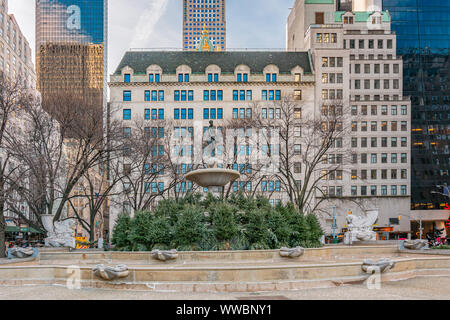 New York City, NY, USA - Dezember, 2018 - Pulitzer Fountain, in Manhattans Grand Army Plaza entfernt. Es war nach Zeitung Verleger Joseph Pu-Namens Stockfoto