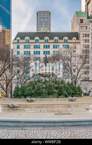 New York City, NY, USA - Dezember, 2018 - Pulitzer Fountain, in Manhattans Grand Army Plaza entfernt. Es war nach Zeitung Verleger Joseph Pu-Namens Stockfoto