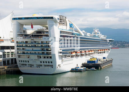 'Golden Princess London" ANGEDOCKT am Kreuzfahrtterminal Canada Place, Vancouver, B.C., Kanada. Juni 15, 2019 Stockfoto