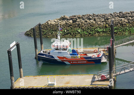 Kanadische Spill Response Boot bin. J. in Grün" angedockt in Coal Harbour, Vancouver, British Columbia, Kanada. Juni 15, 2019 Stockfoto