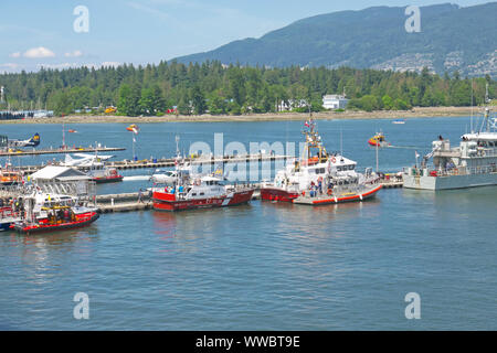 Küstenwache Boote aus Kanada und USA in Günstig bei Coal Harbour, Vancouver, B.C., Kanada. Juni 15, 2019 Stockfoto