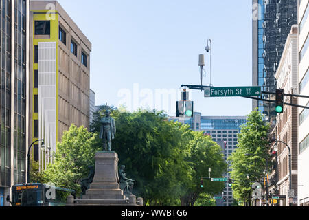 Atlanta, USA - 20. April 2018: Henry Grady monument Statue von Forsyth Street in der Innenstadt von Georgien Stadt im Sommer Stockfoto