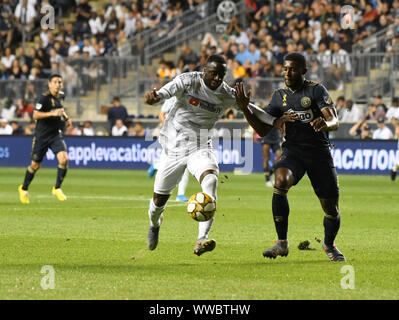 Chester, Pennsylvania, USA. 14 Sep, 2019. LAFC player, ADAMA DIOMANDE (99), die in Aktion gegen die von der Union MARK MCKENZIE (4) während der Gleichen bei Talen Energie Stadion in Chester, Pennsylvania Credit: Ricky Fitchett/ZUMA Draht/Alamy leben Nachrichten Stockfoto