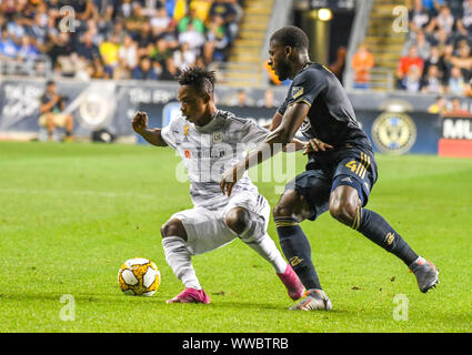 Chester, Pennsylvania, USA. 14 Sep, 2019. LAFC player, LATIF SEGEN (7) Aktion gegen die von der Union MARK MCKENZIE (4) während der Gleichen bei Talen Energie Stadion in Chester, Pennsylvania Credit: Ricky Fitchett/ZUMA Draht/Alamy leben Nachrichten Stockfoto