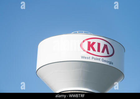 West Point, USA - 21. April 2018: Wassertank, Behälter, Tower in Georgien mit Logo, Zeichen von Kia Motors Werk, Fabrik Produktion Stockfoto