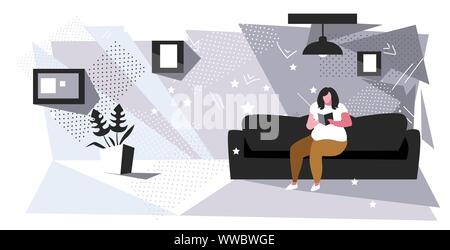 Fett Frau sitzt auf der Couch lesen Buch übergewichtige Mädchen entspannen mit Lehrbuch auf Sofa Bildung Fettleibigkeit Konzept moderne Wohnzimmer Innenraum Skizze voll Stock Vektor