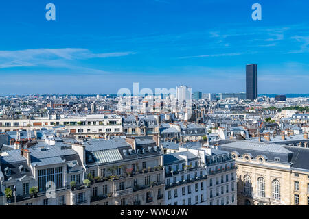 Paris, typischen Dächer, Luftaufnahme mit dem Turm Montparnasse im Hintergrund, Blick vom Pantheon Stockfoto