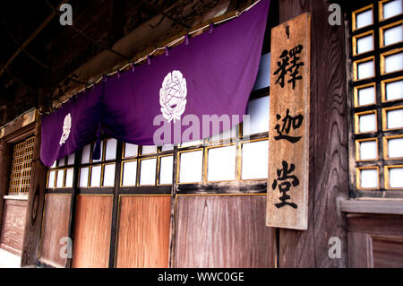 Der Tempelkomplex in Narita, Tokio, zeigt die Architektur der Edo-Ära in Japan. Stockfoto