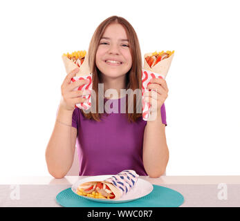 Happy teenage Mädchen mit Gyros Pita fast food Stockfoto