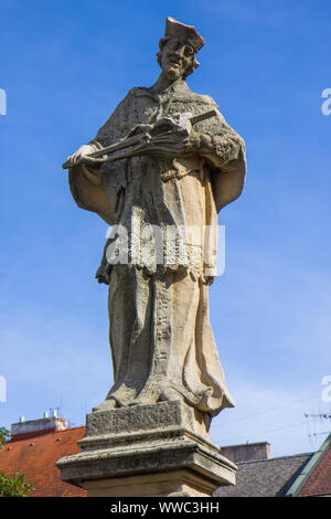 Statue des heiligen Johannes Nepomuk in Bratislava. Stockfoto