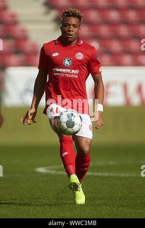 Mainz, Deutschland. 14 Sep, 2019. Fussball: Bundesliga, FSV Mainz 05 - Hertha BSC, 4. Spieltag im Opel Arena. Pierre Malong aus Mainz. Quelle: Thomas Frey/dpa - WICHTIGER HINWEIS: In Übereinstimmung mit den Anforderungen der DFL Deutsche Fußball Liga oder der DFB Deutscher Fußball-Bund ist es untersagt, zu verwenden oder verwendet Fotos im Stadion und/oder das Spiel in Form von Bildern und/oder Videos - wie Foto Sequenzen getroffen haben./dpa/Alamy leben Nachrichten Stockfoto