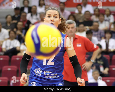 Hamamatsu, Japan. 15 Sep, 2019. Teodora Pusic von Serbien reagiert während der Round Robin Übereinstimmung zwischen den USA und Serbien im Jahr 2019 Die FIVB Frauen-WM in Hamamatsu, Japan, Sept. 15, 2019. Credit: Du Xiaoyi/Xinhua/Alamy leben Nachrichten Stockfoto