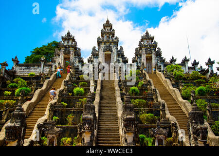 Paduraksa Portale von Pura Penataran Agung Lempuyang - Bali - Indonesien Stockfoto