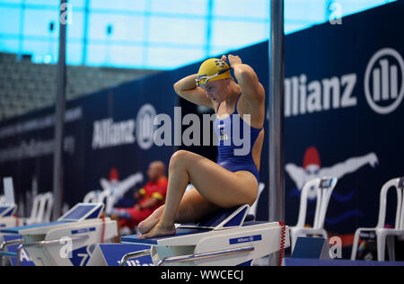 Schwedens Lina Watz während der Aufwärmphase Session bei Tag sieben der Welt Para Schwimmen Allianz Meisterschaften an der London Aquatic Centre, London. Stockfoto