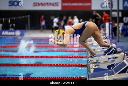 Schwedens Lina Watz während der Aufwärmphase Session bei Tag sieben der Welt Para Schwimmen Allianz Meisterschaften an der London Aquatic Centre, London. Stockfoto