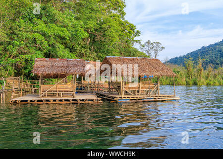 Cottages am Lake Danao - Ormoc, Philippinen Stockfoto