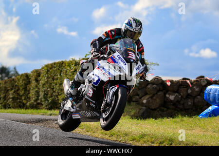 Michael Dunlop in Aktion auf dem Tyco BMW während der 2019 Armoy Straße Rennen Stockfoto