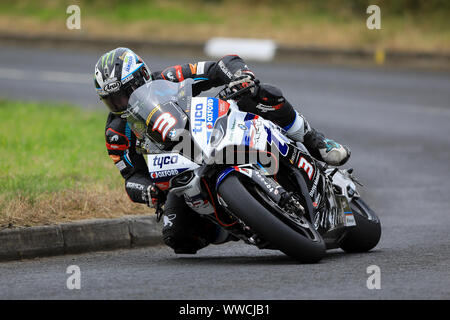 Michael Dunlop in Aktion auf dem Tyco BMW während der 2019 Armoy Straße Rennen Stockfoto