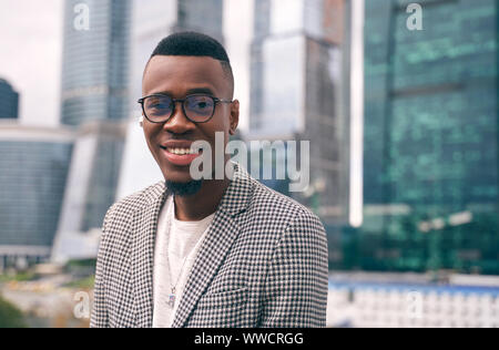 Portrait von positiven freundlich dunkelhäutigen Menschen. Stockfoto