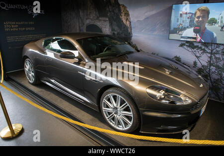 Der Aston Martin DBS von den Dreharbeiten zu "Ein Quantum Trost" auf der Anzeige in Silverstone als Teil des Touring "Bond in Motion" Ausstellung. Stockfoto