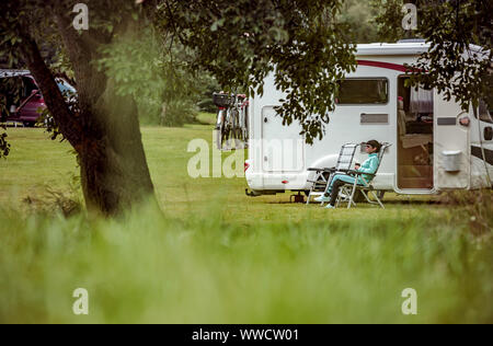 Familienurlaub reisen RV, Urlaub im Reisemobil, Caravan Auto Urlaub. Stockfoto