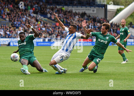 Huddersfield, Großbritannien. 15 Sep, 2019. EFL: Huddersfield Town Football Club gegen Sheffield Mittwoch; Karlan Gewährung von Huddersfield Town geht unten in der Box, aber der Schiedsrichter hat das Foul - streng Redaktionelle Verwendung nicht nur geben. Keine Verwendung mit nicht autorisierten Audio-, Video-, Daten-, Spielpläne, Verein/liga Logos oder "live" Dienstleistungen. On-line-in-Match mit 120 Bildern beschränkt, kein Video-Emulation. Keine Verwendung in Wetten, Spiele oder einzelne Verein/Liga/player Publikationen Quelle: Aktion Plus Sport Bilder/Alamy leben Nachrichten Stockfoto