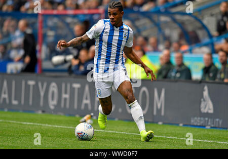 Huddersfield, Großbritannien. 15 Sep, 2019. EFL: Huddersfield Town Football Club gegen Sheffield Mittwoch; Juninho Bacuna von Huddersfield Town läuft am Flügel - Streng redaktionelle Verwendung. Keine Verwendung mit nicht autorisierten Audio-, Video-, Daten-, Spielpläne, Verein/liga Logos oder "live" Dienstleistungen. On-line-in-Match mit 120 Bildern beschränkt, kein Video-Emulation. Keine Verwendung in Wetten, Spiele oder einzelne Verein/Liga/player Publikationen Quelle: Aktion Plus Sport Bilder/Alamy leben Nachrichten Stockfoto