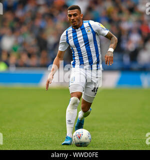 Huddersfield, Großbritannien. 15 Sep, 2019. EFL: Huddersfield Town Football Club gegen Sheffield Mittwoch; Karlan Gewährung von Huddersfield Town läuft nach vorne mit dem Ball - Streng redaktionelle Verwendung. Keine Verwendung mit nicht autorisierten Audio-, Video-, Daten-, Spielpläne, Verein/liga Logos oder "live" Dienstleistungen. On-line-in-Match mit 120 Bildern beschränkt, kein Video-Emulation. Keine Verwendung in Wetten, Spiele oder einzelne Verein/Liga/player Publikationen Quelle: Aktion Plus Sport Bilder/Alamy leben Nachrichten Stockfoto