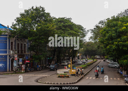 Die Stadt Panjim voller Aktivität gegenüber Unserer Lieben Frau von der Unbefleckten Empfängnis Kirche in Goa auf der indischen Unabhängigkeit Tag Stockfoto