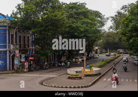 Die Stadt Panjim voller Aktivität gegenüber Unserer Lieben Frau von der Unbefleckten Empfängnis Kirche in Goa auf der indischen Unabhängigkeit Tag Stockfoto