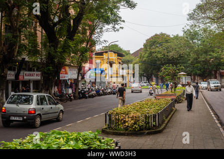 Die Stadt Panjim voller Aktivität gegenüber Unserer Lieben Frau von der Unbefleckten Empfängnis Kirche in Goa auf der indischen Unabhängigkeit Tag Stockfoto