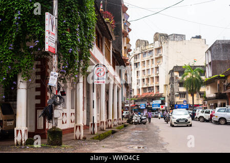 Panjim, Goa/Indien - 15. August 2019: Gebäude und kommerziellen Einrichtungen in Panjim die Hauptstadt von Goa Stockfoto