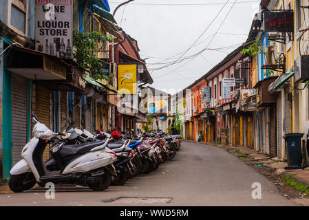 Panjim, Goa/Indien - 15. August 2019: Gebäude und kommerziellen Einrichtungen in Panjim die Hauptstadt von Goa Stockfoto