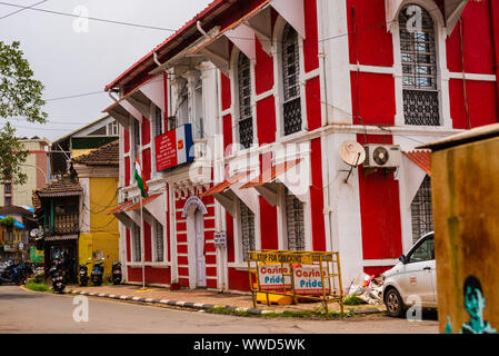 Panjim, Goa/Indien - 15. August 2019: Gebäude und kommerziellen Einrichtungen in Panjim die Hauptstadt von Goa Stockfoto