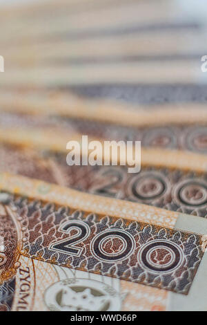 Makro Nahaufnahme von 200 auf 200 Zloty polnische Banknoten arrenged in der Zeile Stockfoto