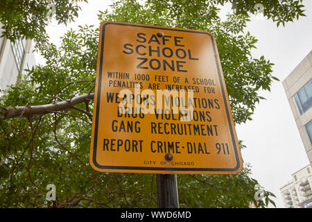 Sichere Schule zone Schild Warnung vor erhöhte Strafen für bestimmte Straftaten in einer Schule Bereich Chicago Illinois USA Stockfoto