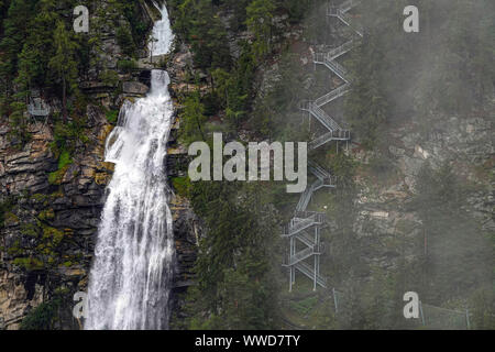 Der stuiben Wasserfall in Umhausen im Ötztal ist der größte Wasserfall Tirols, Langenfeld, Ötztal, Tirol, Österreich, Stockfoto