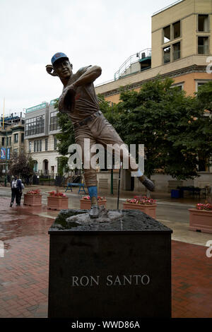 Ron Santo Skulptur außerhalb Wrigley Field Chicago Illinois USA Stockfoto