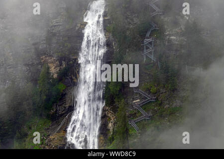 Der stuiben Wasserfall in Umhausen im Ötztal ist der größte Wasserfall Tirols, Langenfeld, Ötztal, Tirol, Österreich, Stockfoto