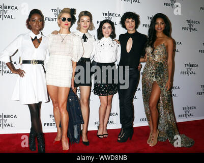 New York, USA. 14 Sep, 2019. Ashleigh Murray, Katherine LaNasa, Julia Chan, Lucy Hale, Jonny Beauchamp, Camille Hyde besuchen Tribeca TV Festival Weltpremiere von Katy der CW Keene im Regal Battery Park in New York. Credit: MediaPunch Inc/Alamy leben Nachrichten Stockfoto