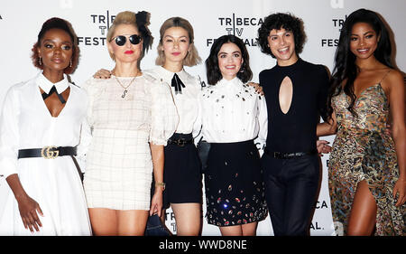 New York, USA. 14 Sep, 2019. Ashleigh Murray, Katherine LaNasa, Julia Chan, Lucy Hale, Jonny Beauchamp, Camille Hyde besuchen Tribeca TV Festival Weltpremiere von Katy der CW Keene im Regal Battery Park in New York. Credit: MediaPunch Inc/Alamy leben Nachrichten Stockfoto