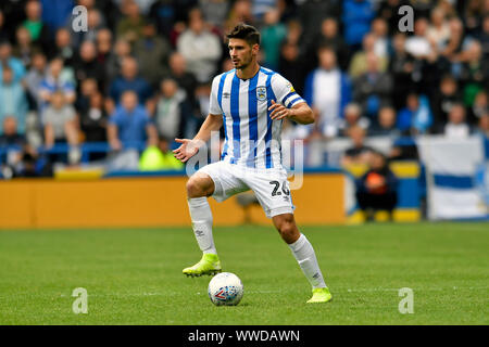 Huddersfield, Großbritannien. 15 Sep, 2019. EFL: Huddersfield Town Football Club gegen Sheffield Mittwoch; Christopher Schindler von Huddersfield Town steuert die Kugel - Streng redaktionelle Verwendung. Keine Verwendung mit nicht autorisierten Audio-, Video-, Daten-, Spielpläne, Verein/liga Logos oder "live" Dienstleistungen. On-line-in-Match mit 120 Bildern beschränkt, kein Video-Emulation. Keine Verwendung in Wetten, Spiele oder einzelne Verein/Liga/player Publikationen Quelle: Aktion Plus Sport Bilder/Alamy leben Nachrichten Stockfoto