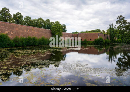 Zitadelle Spandau Wand Blick aus dem Wasser. Berlin, Deutschland Stockfoto