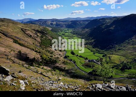 Die grüne Wiese, die von seathwaite Stockfoto