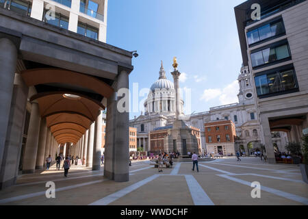 London, UK, 2. August 2019: Der London Stock Exchange als LSE ist bekannt als eine der weltweit führenden finanziellen Bureau, direkt neben der St. Pauls liegt ca Stockfoto